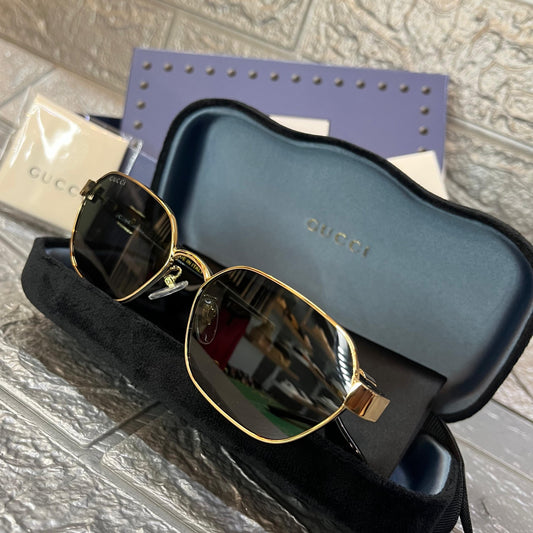 Gucci Navigator Square Gold